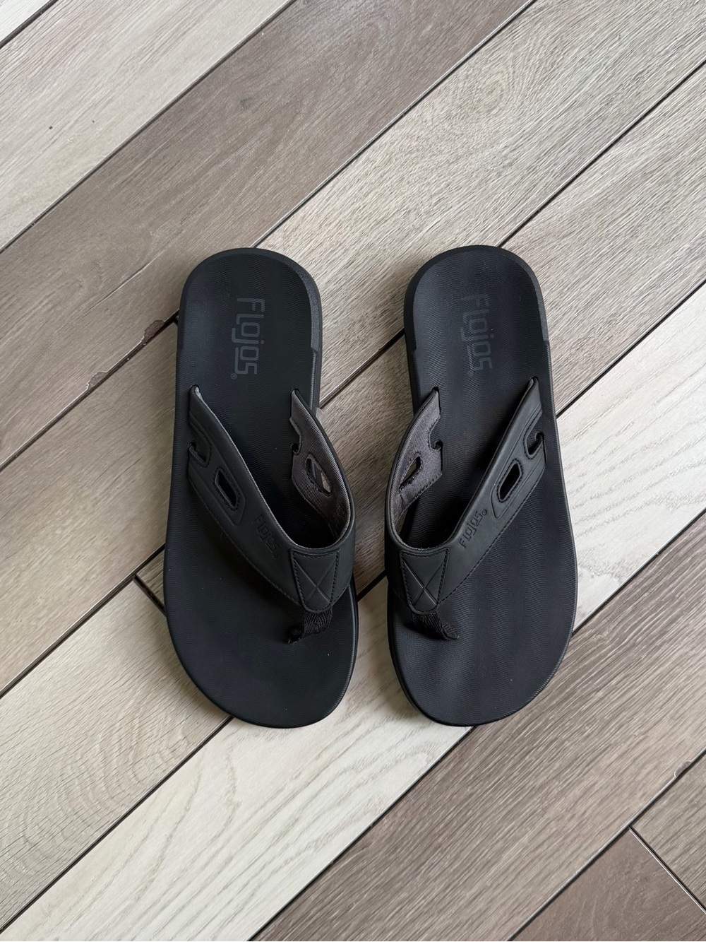 Flojos Men's Hydro black flip flop sandals